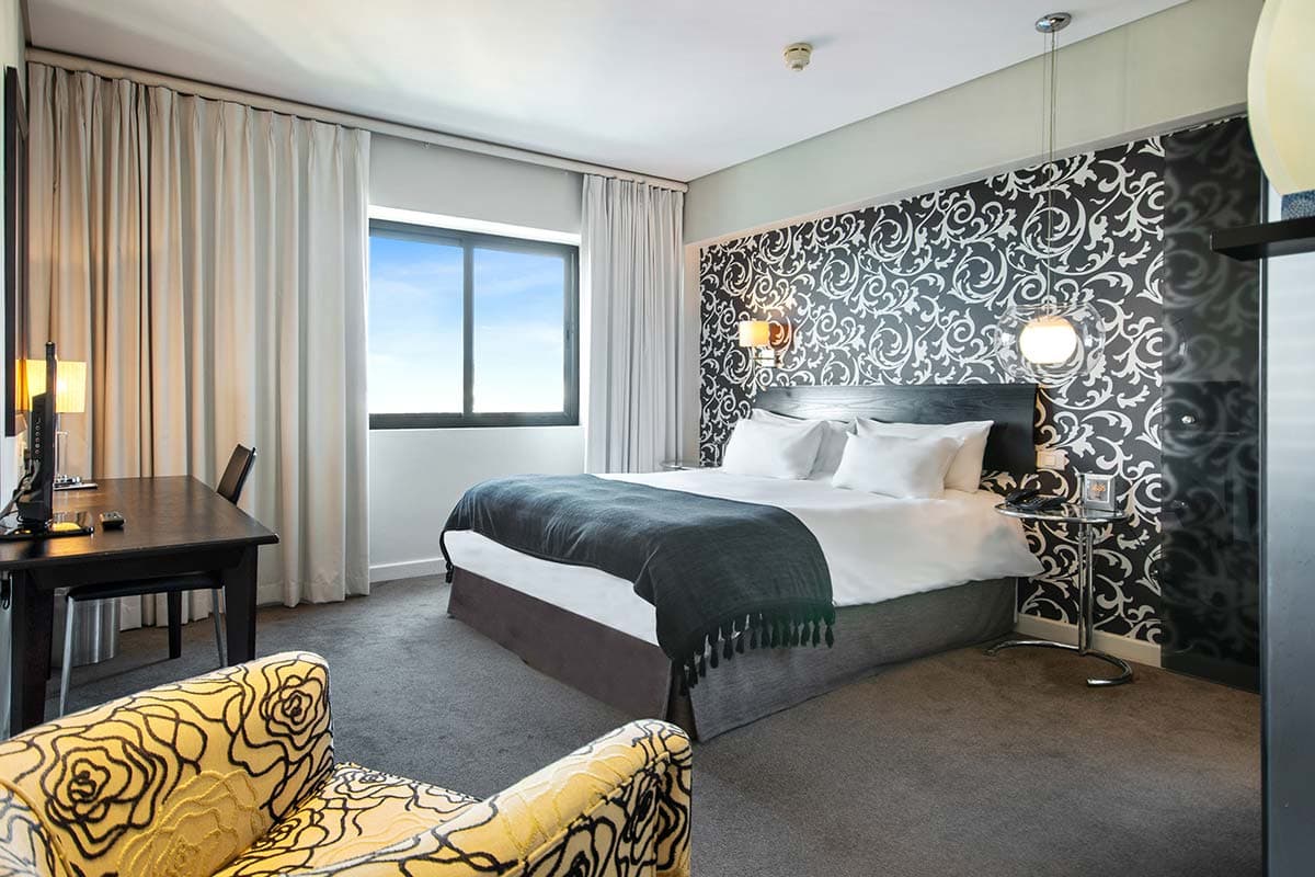 Zwei King-Size-Schlafzimmer